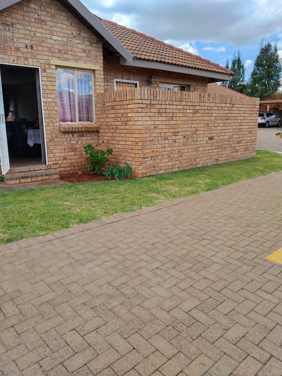 3 Bedroom Property for Sale in Langenhovenpark Free State
